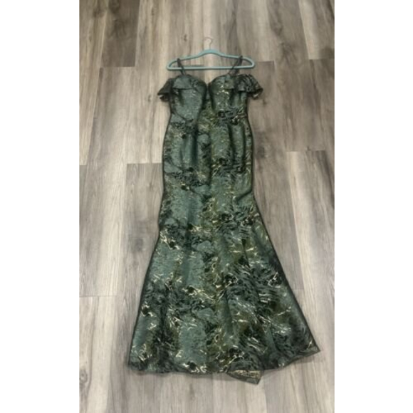 BRAND NEW Alberto Makali Evening Gown In Emerald Green - Picture 2 of 5